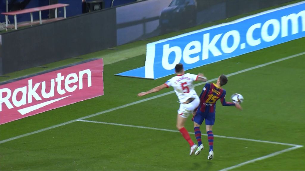 Barcelona-Sevilla: Polémica mano de Lenglet