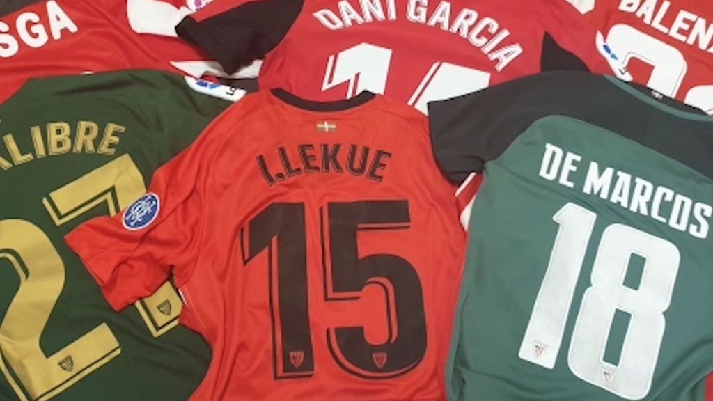 Julen y su espectacular karaoke de camisetas con el hit de 'Orsai'