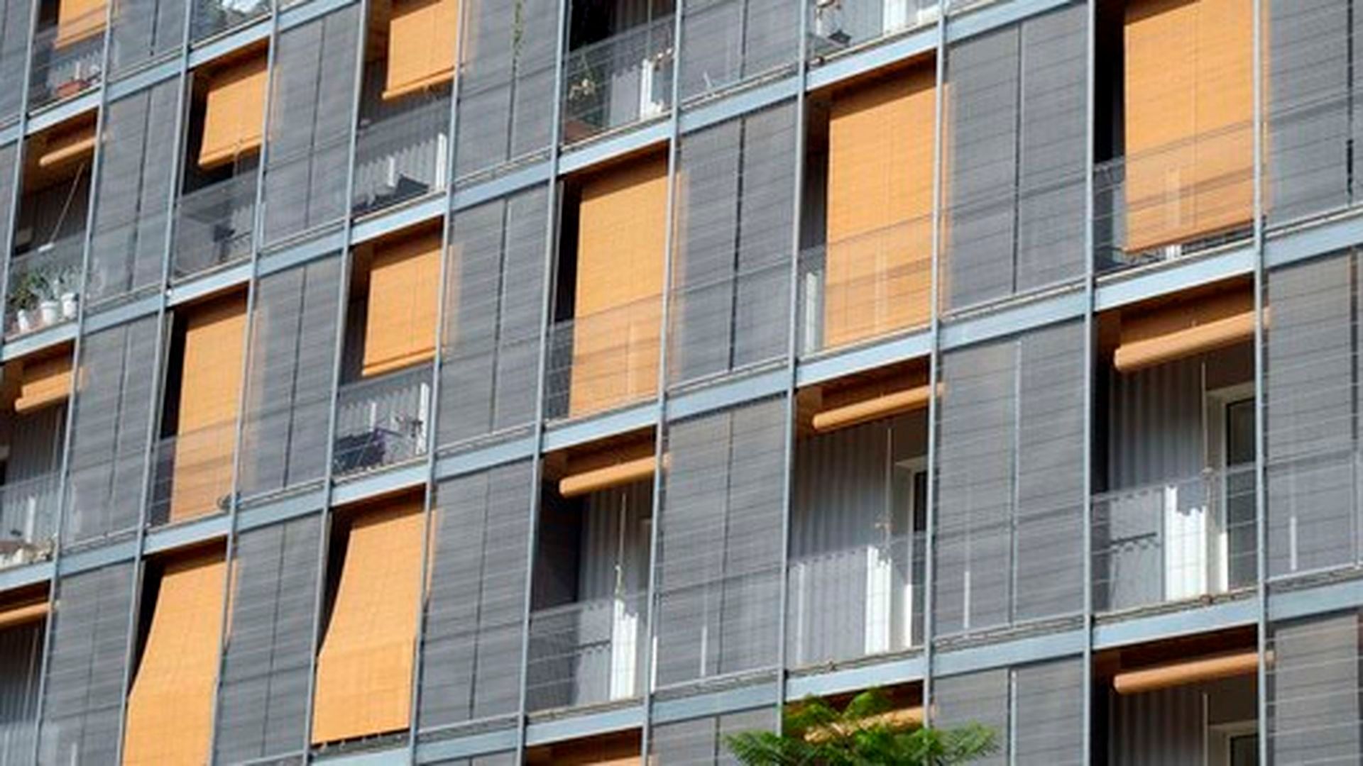 Imagen de archivo de un edificio en Cornellà de Llobregat