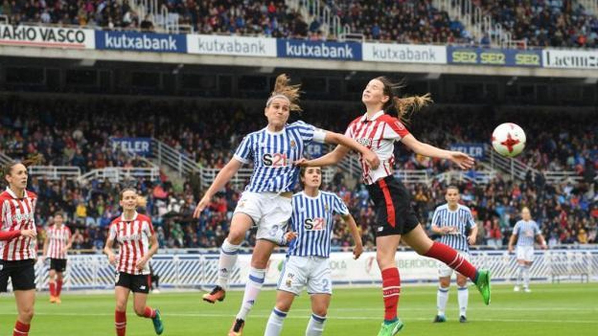 imagen_del_derbi_femenino_de_la_pasada_temporada_disputado_en_anoeta.JPG