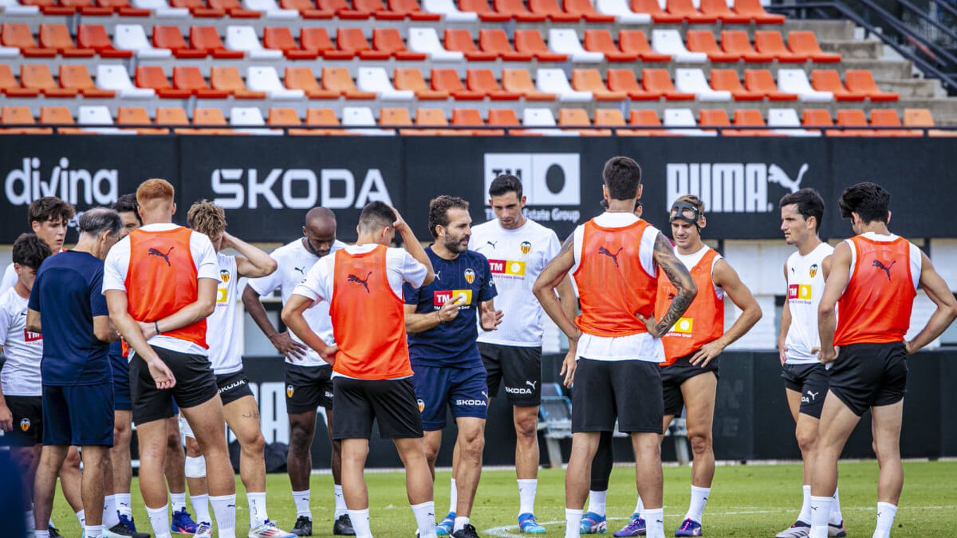 imagen_del_entrenamiento_de_este_miercoles_foto_valencia_cf_001.jpg imagen_del_entrenamiento_de_este_miercoles_foto_valencia_cf_001.jpg