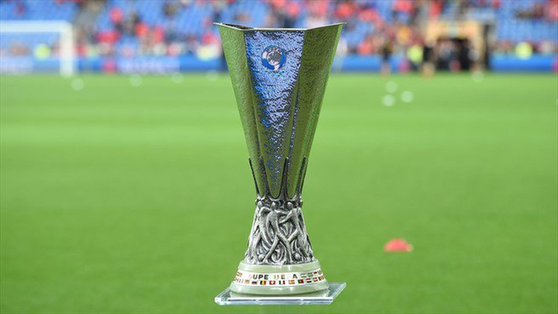 imagen_del_trofeo_de_la_europa_league_001.jpg