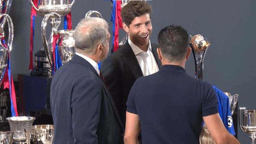 El reencuentro entre Joan Laporta y Xavi Hernández en la despedida de Sergi Roberto