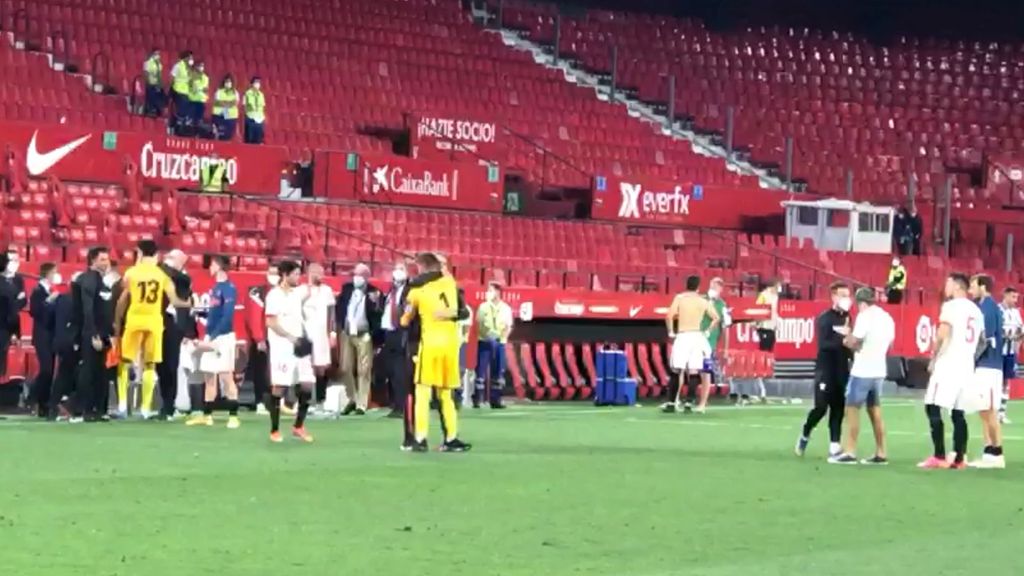 Los abrazos del adiós de Vaclik: de porteros a porteros, Bono y Julen