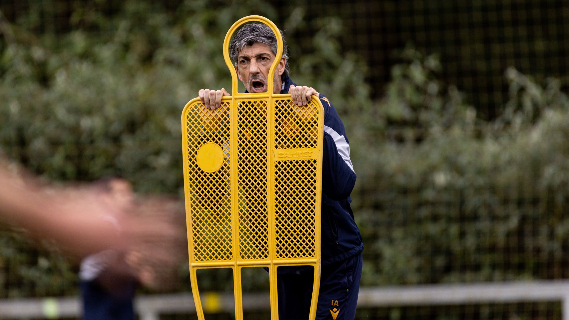 imanol_alguacil_da_ordenes_en_un_entrenamiento_en_zubieta_foto_real_sociedad_001.jpg imanol_alguacil_da_ordenes_en_un_entrenamiento_en_zubieta_foto_real_sociedad_001.jpg