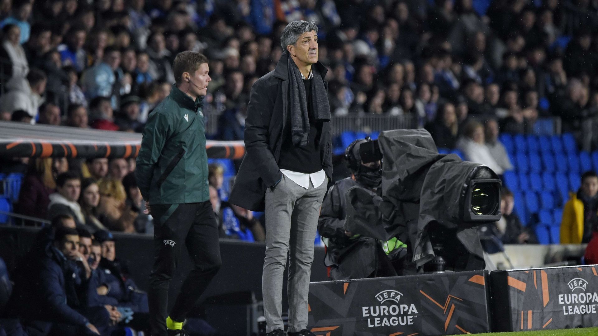 imanol_alguacil_sigue_a_su_equipo_desde_la_banda_en_el_real_sociedad_dinamo_de_kiev_fo.jpeg imanol_alguacil_sigue_a_su_equipo_desde_la_banda_en_el_real_sociedad_dinamo_de_kiev_fo.jpeg