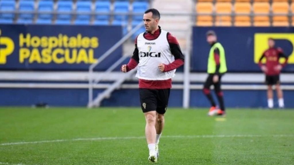 El Cádiz presenta a Juanmi Jiménez como fichaje invernal