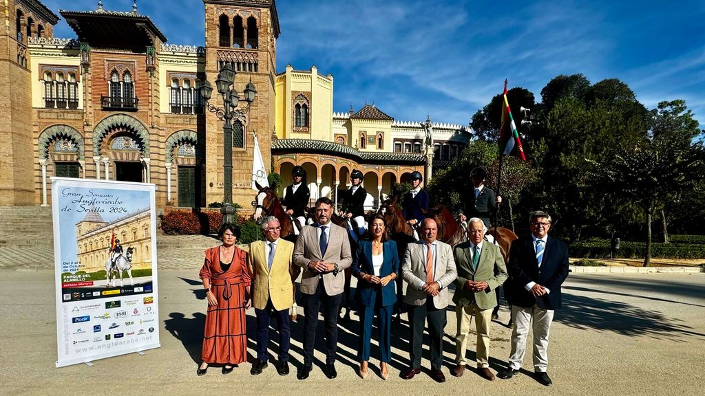 La Plaza de América acoge la presentación de la Gran Semana Anglo-árabe en Sevilla