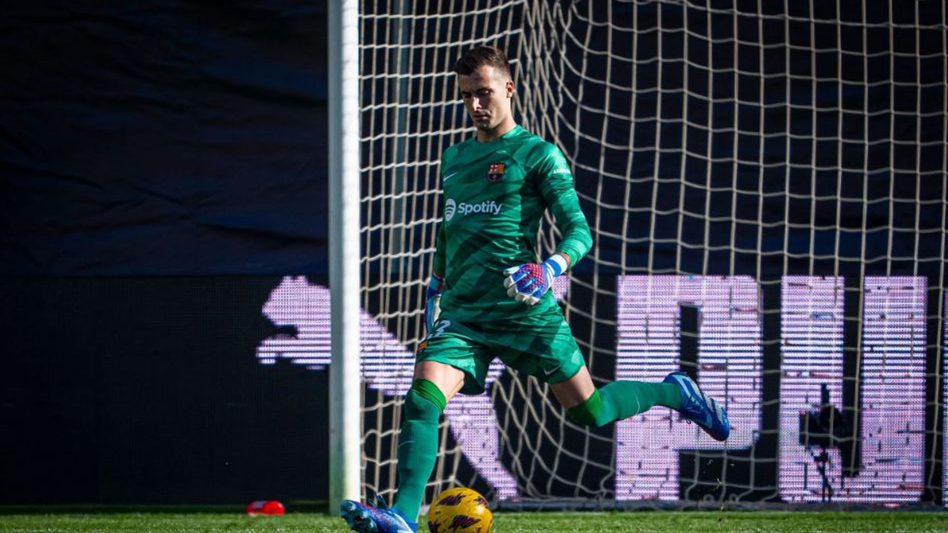 inaki_pena_en_un_partido_con_el_barca_foto_fcb_001.png inaki_pena_en_un_partido_con_el_barca_foto_fcb_001.png