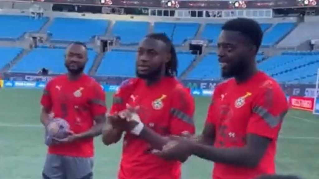 Iñaki Williams canta junto a sus compañeros de la selección de Ghana
