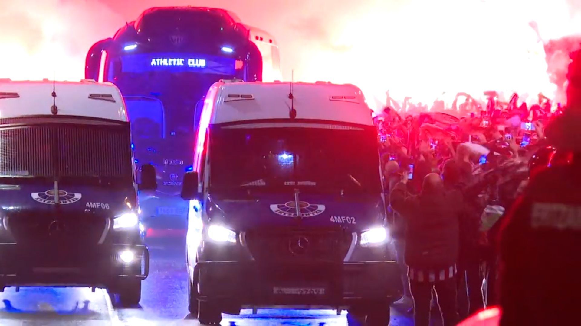 increible_recibimiento_al_autobus_del_athletic_en_san_mames.png increible_recibimiento_al_autobus_del_athletic_en_san_mames.png