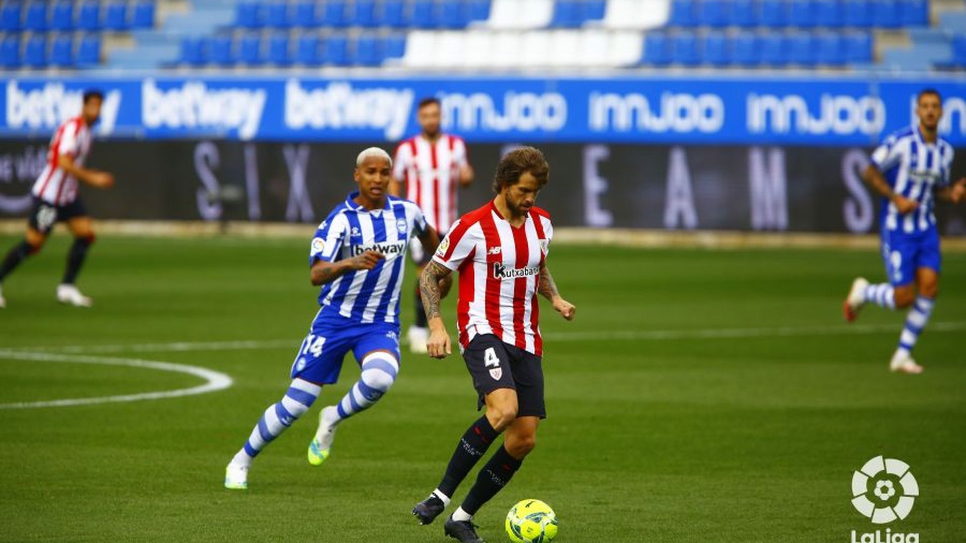 inigo_martinez_durante_el_alaves_athletic_foto_laliga.jpeg