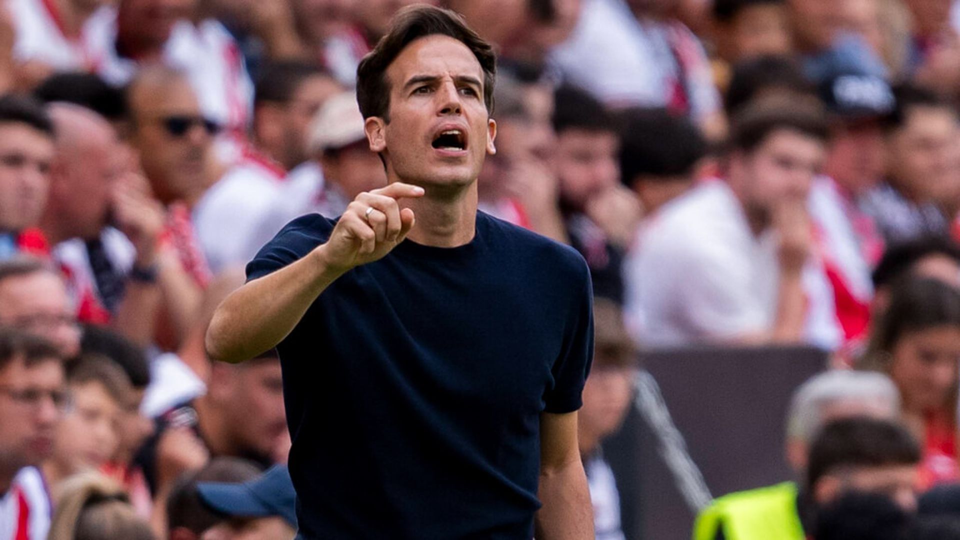 inigo_perez_en_un_partido_del_rayo_vallecano_foto_cordon_press.jpg inigo_perez_en_un_partido_del_rayo_vallecano_foto_cordon_press.jpg