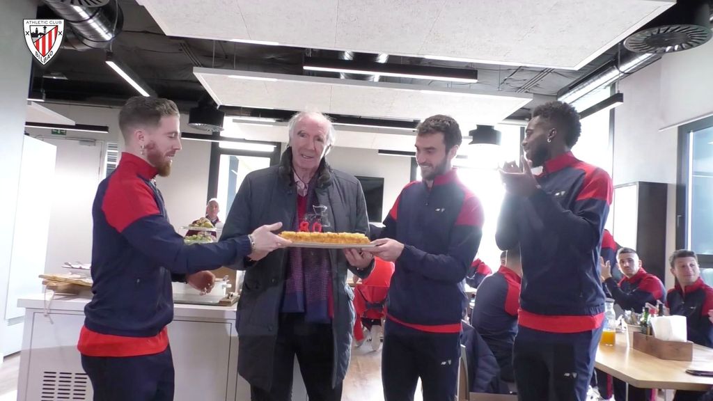La plantilla del Athletic felicita a Iribar por su 80 cumpleaños
