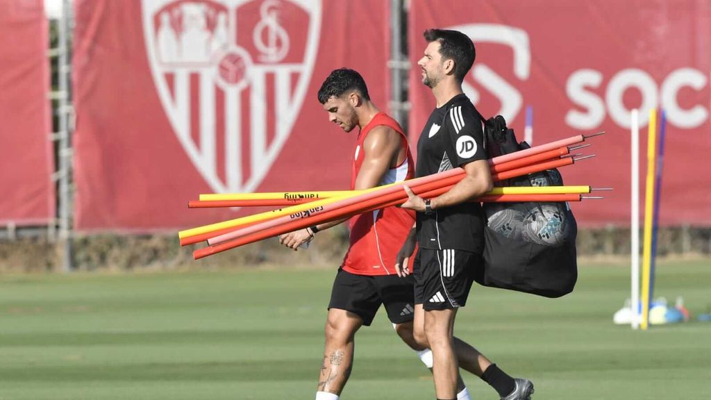 El sufrimiento de Isaac Romero en el entrenamiento del Sevilla