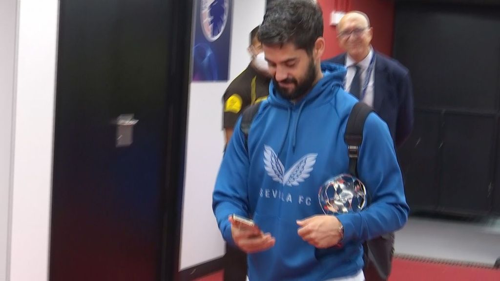 (MEDIASET) Isco salió cojeando del estadio y el árbitro solo quería sacar la amarilla: “El tobillo”