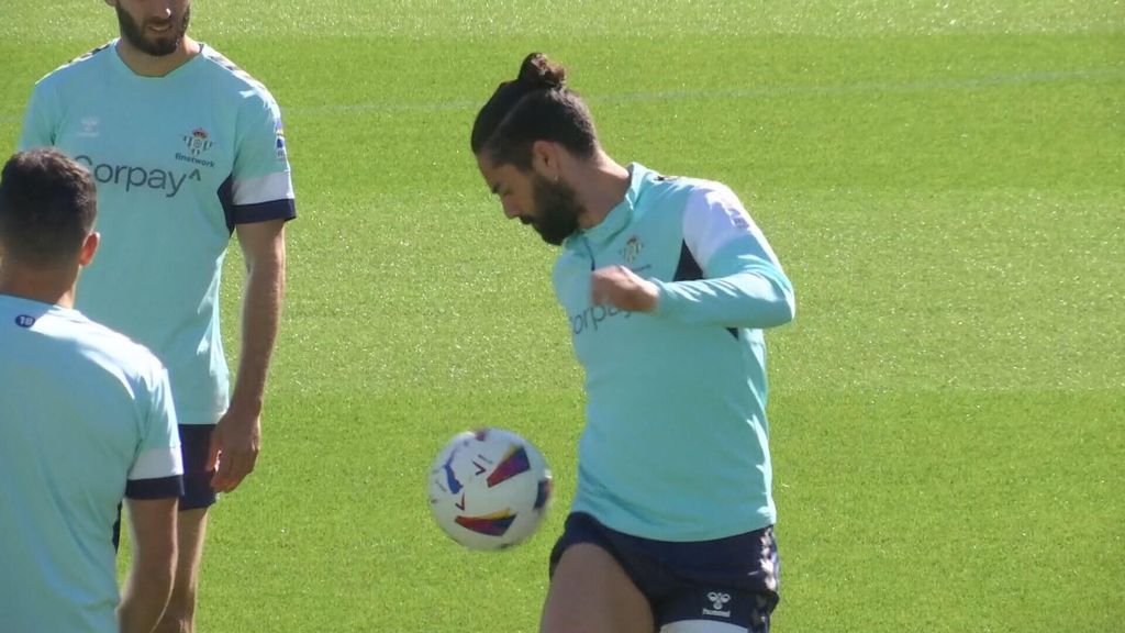 Isco entrena con el grupo antes del derbi