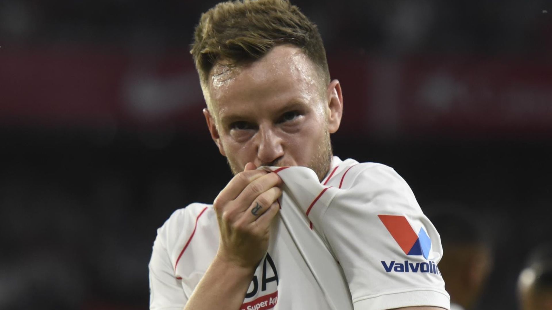 ivan_rakitic_celebra_su_gol_al_real_madrid_foto_kiko_hurtado_005.jpeg ivan_rakitic_celebra_su_gol_al_real_madrid_foto_kiko_hurtado_005.jpeg