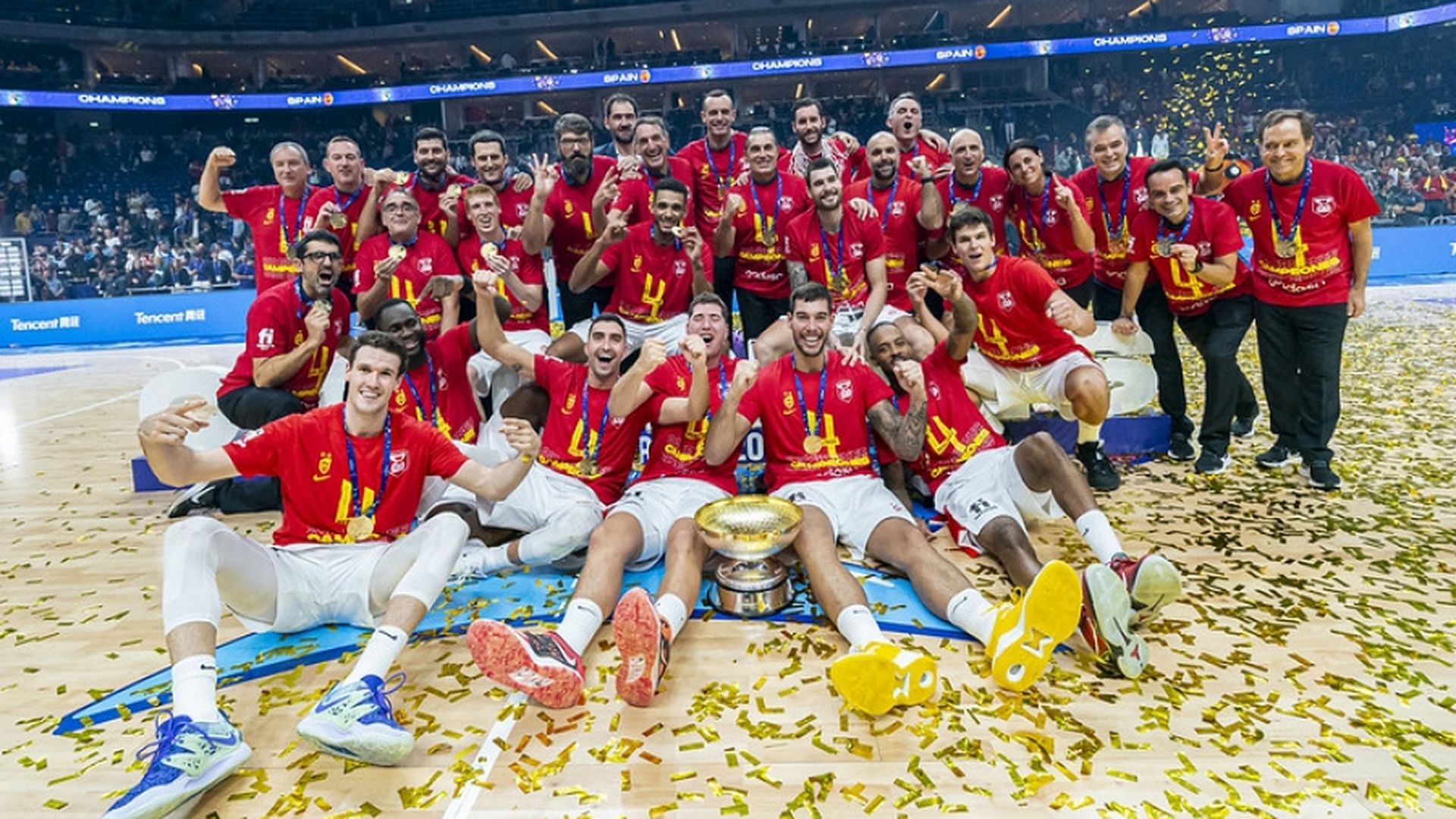 jaime_pradilla_y_xabi_lopez_arostegui_campeones_del_eurobasket_2022_001.jpeg