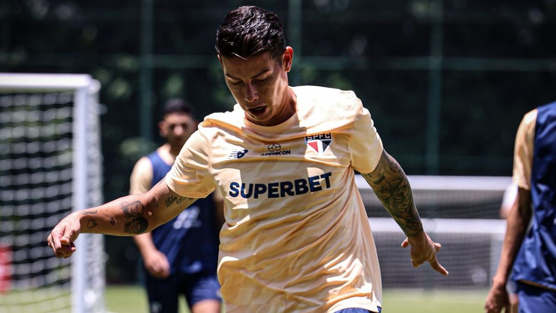 james_rodriguez_en_un_entrenamiento_con_el_sao_paulo__jamesrodriguez10_001.jpg james_rodriguez_en_un_entrenamiento_con_el_sao_paulo__jamesrodriguez10_001.jpg