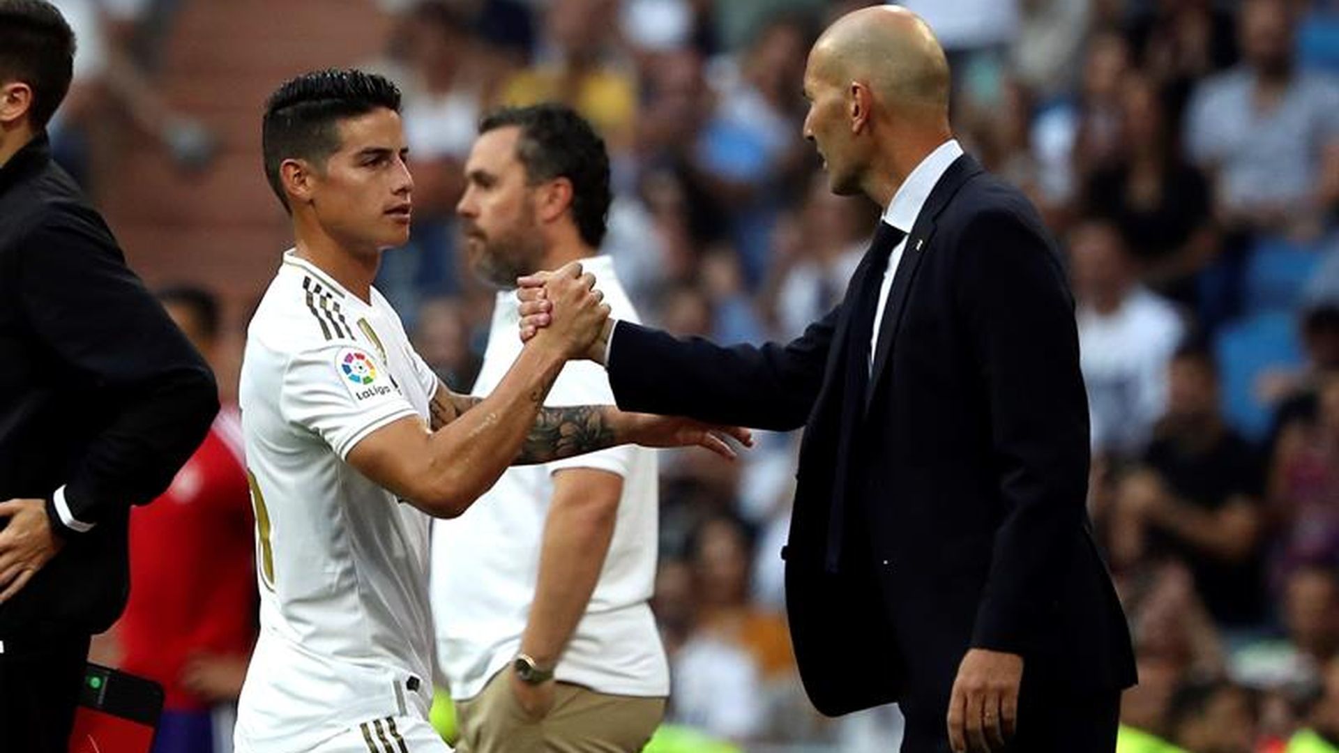 james_rodriguez_se_saluda_con_zidane_foto_efe_001.jpg
