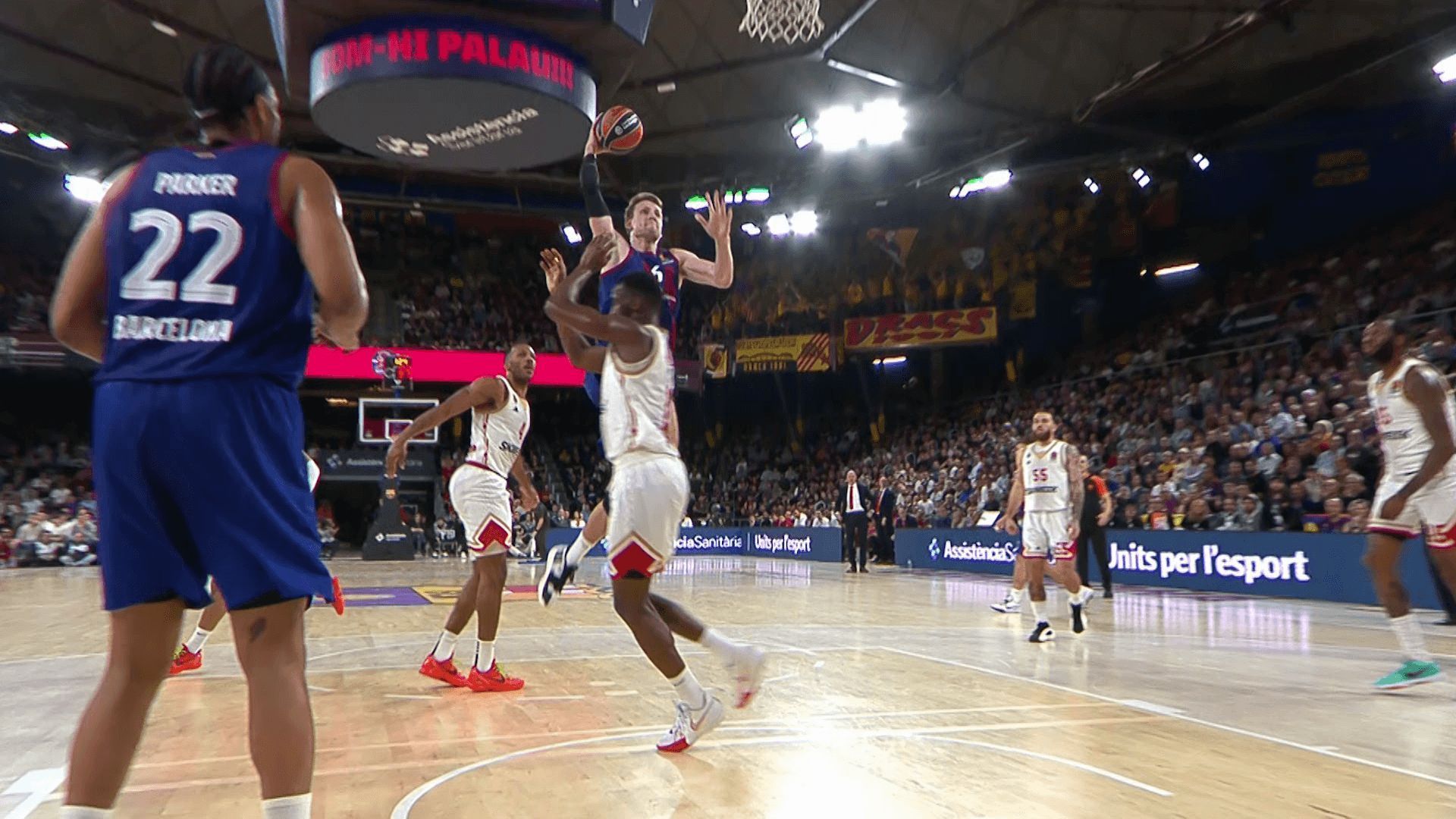 jan_vesely_machaca_el_aro_en_el_monaco___barcelona_el_palau_se_puso_en_pie_para_aplaud.png