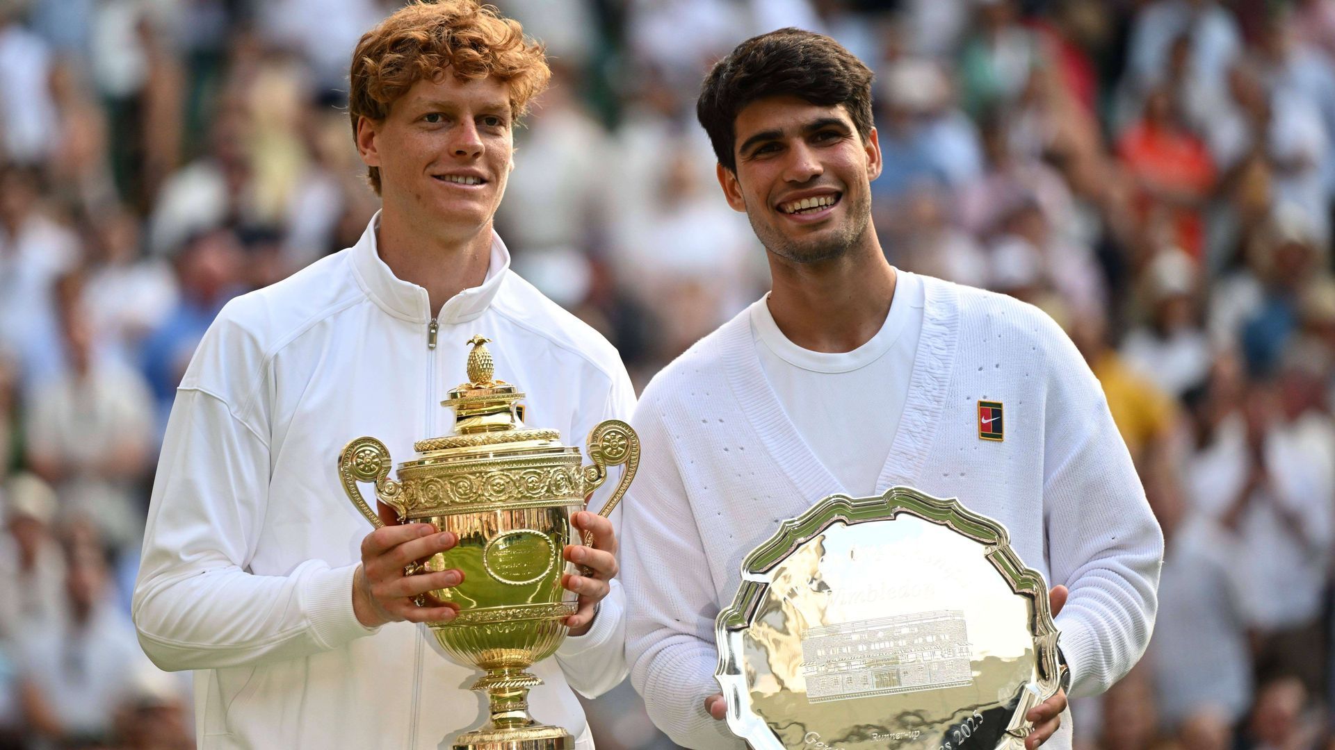 jannick_sinner_y_carlos_alcaraz_tras_la_final_de_wimbledon_foto_cordon_press.jpg