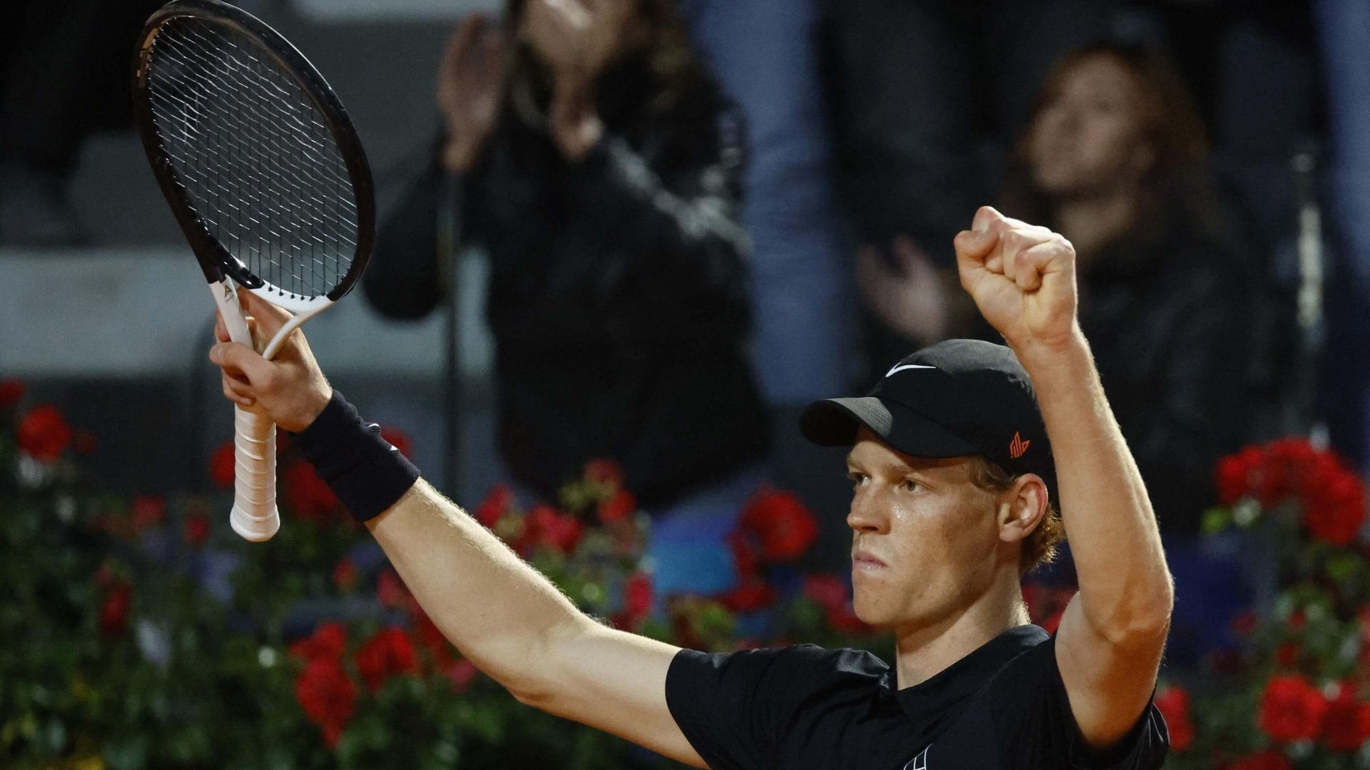 jannik_sinner_tras_clasificarse_para_la_final_del_masters_1000_de_roma_foto_efe_001.jpg jannik_sinner_tras_clasificarse_para_la_final_del_masters_1000_de_roma_foto_efe_001.jpg