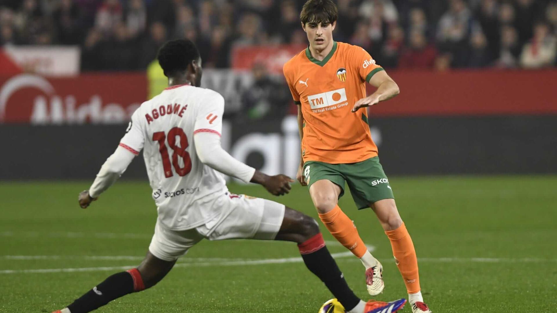 javi_guerra_ante_el_sevilla_fc_foto_valencia_cf.jpeg javi_guerra_ante_el_sevilla_fc_foto_valencia_cf.jpeg