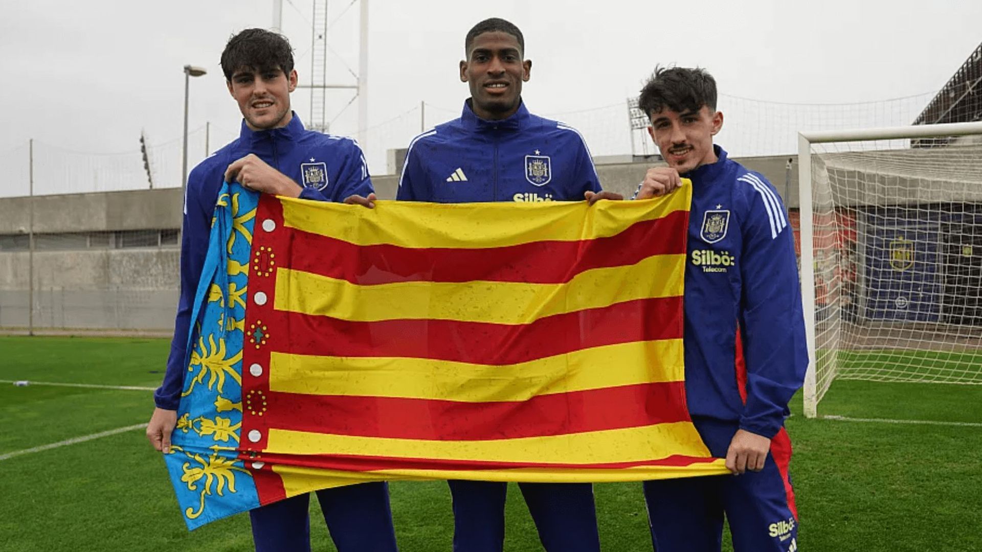 javi_guerra_mosquera_y_diego_lopez_jugadores_del_valencia_en_la_sub_21.png javi_guerra_mosquera_y_diego_lopez_jugadores_del_valencia_en_la_sub_21.png