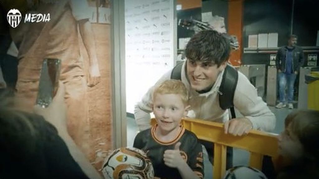 Javi Guerra se emociona con el regalo del pequeño Lucas