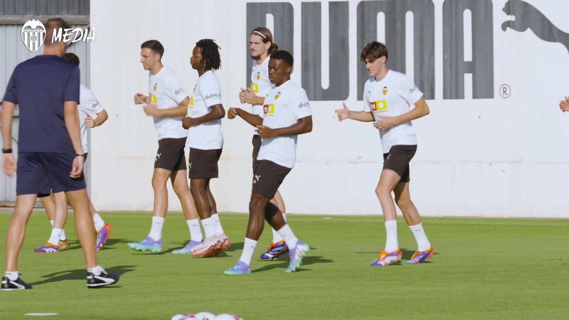 javi_guerra_ya_entrena.jpg javi_guerra_ya_entrena.jpg