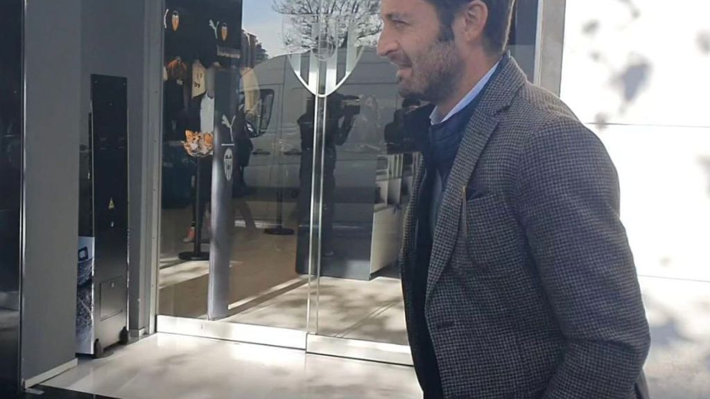 Reunión en Mestalla para la renovación de Carlos Soler