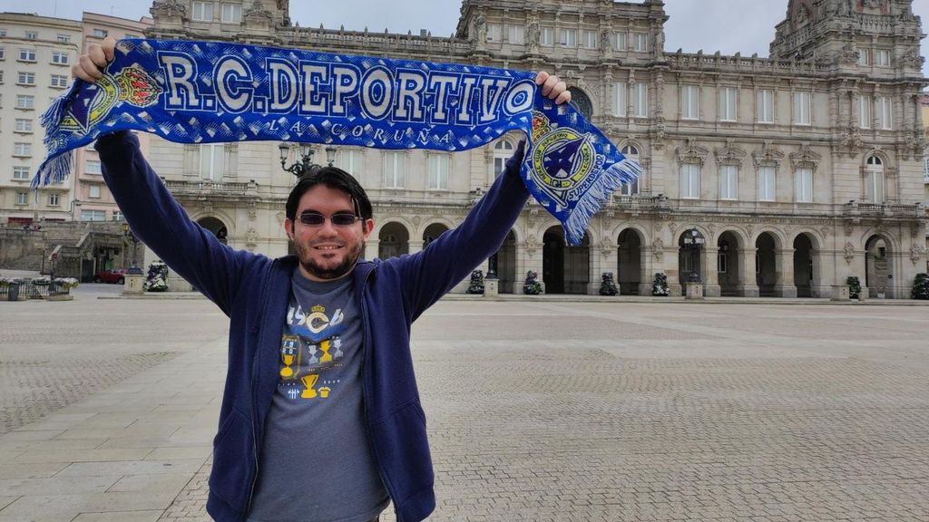 Javier Parada, un aficionado que viaja desde Panamá para ver al Deportivo