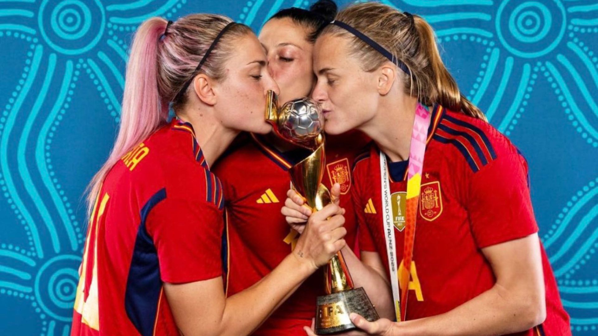 jenni_hermoso_se_pronuncia_tras_el_carino_de_alexia_putellas_e_irene_paredes.jpg jenni_hermoso_se_pronuncia_tras_el_carino_de_alexia_putellas_e_irene_paredes.jpg