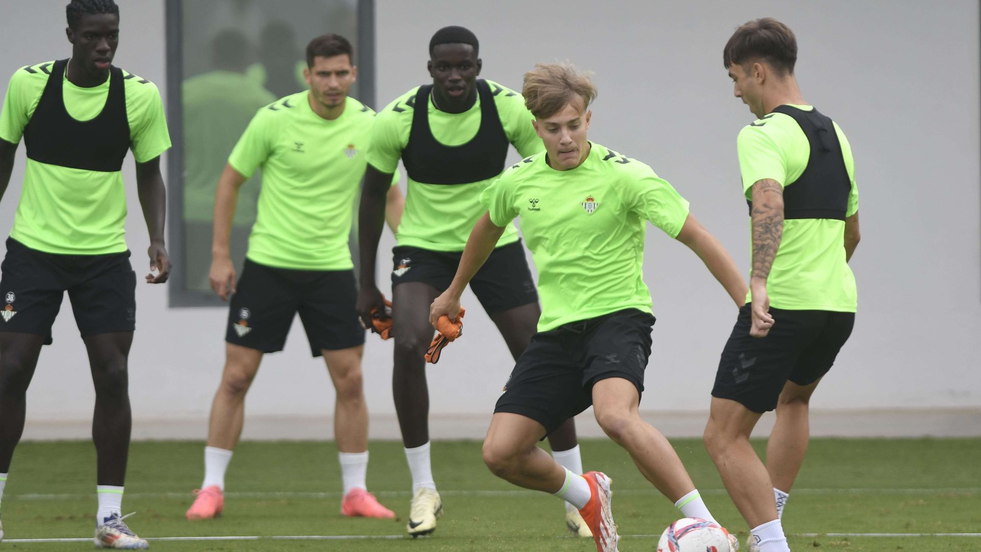 jesus_rodriguez_principal_novedad_en_el_entrenamiento_del_betis_001.jpeg jesus_rodriguez_principal_novedad_en_el_entrenamiento_del_betis_001.jpeg