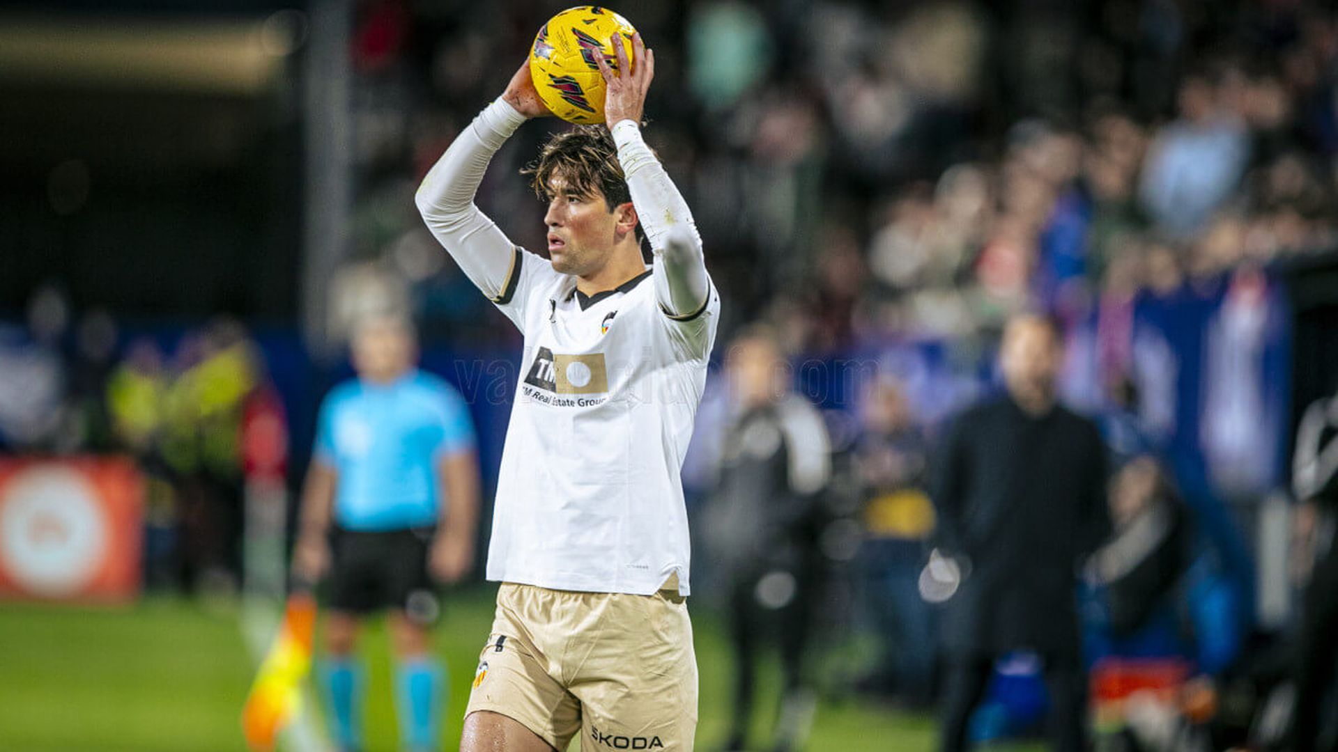 jesus_vazquez_ante_el_ca_osasuna_foto_valencia_cfpng.jpg jesus_vazquez_ante_el_ca_osasuna_foto_valencia_cfpng.jpg