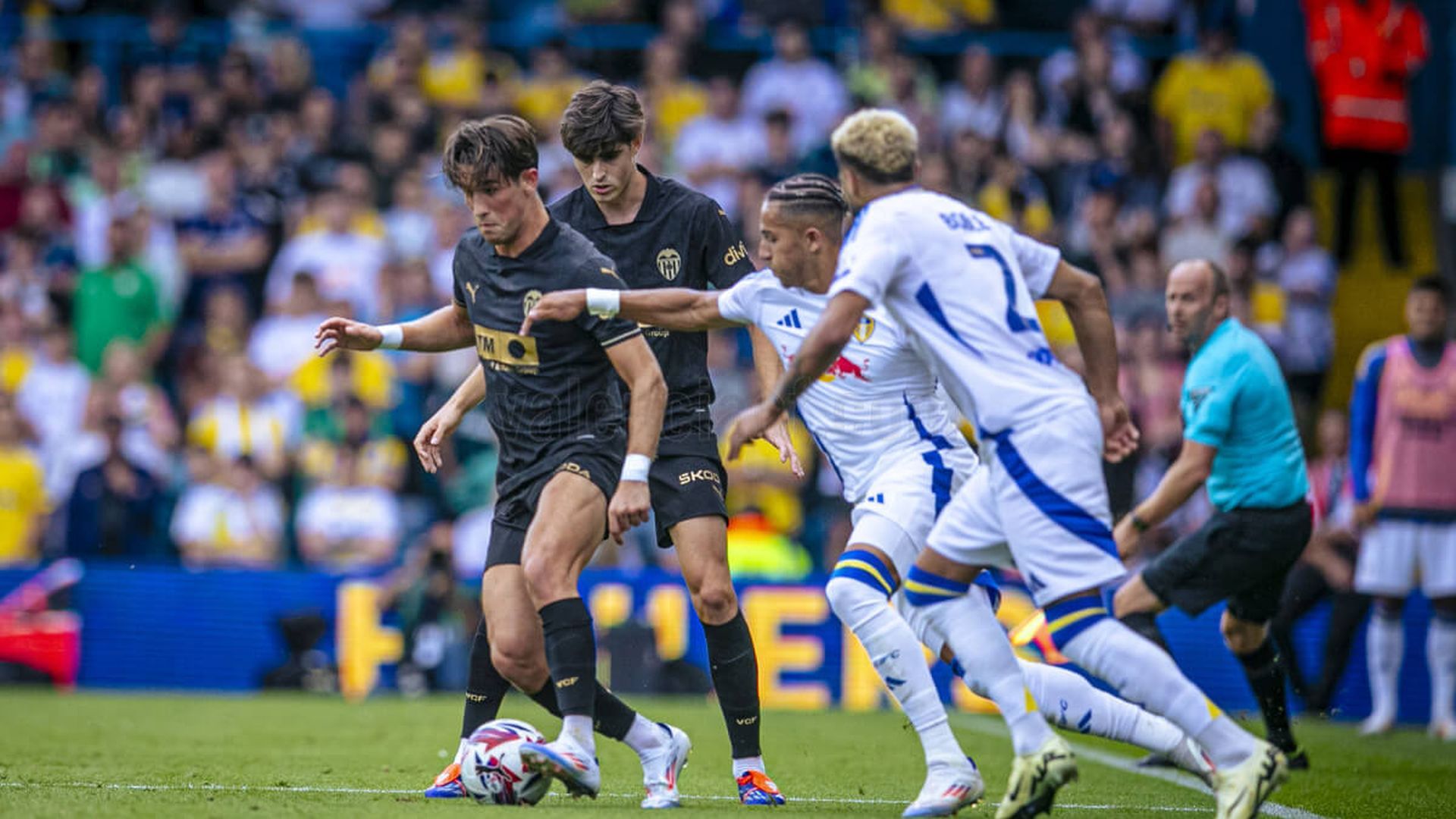 jesus_vazquez_ante_el_leeds_foto_valencia_cf_001.jpg jesus_vazquez_ante_el_leeds_foto_valencia_cf_001.jpg