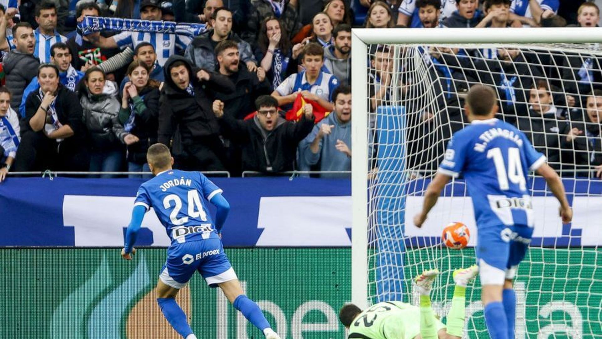 joan_jordan_anota_el_penalti_ante_el_valencia_foto_laliga_001.jpeg joan_jordan_anota_el_penalti_ante_el_valencia_foto_laliga_001.jpeg