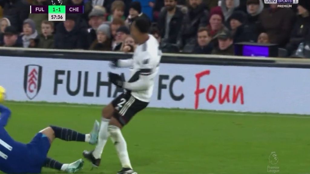 (Mediaset) Joao Félix, expulsado en su debut con el Chelsea tras una dura entrada y los memes no tardan en llegar