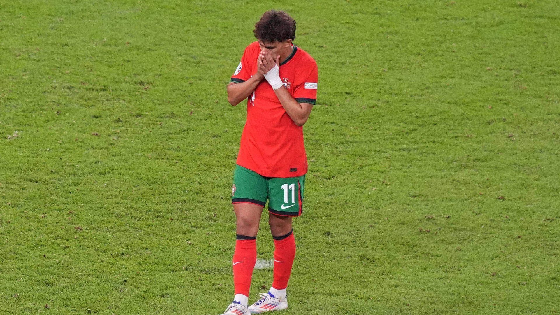 joao_felix_tras_fallar_el_penalti_del_portugal_francia_de_la_eurocopa_foto_cordon_pres.jpg