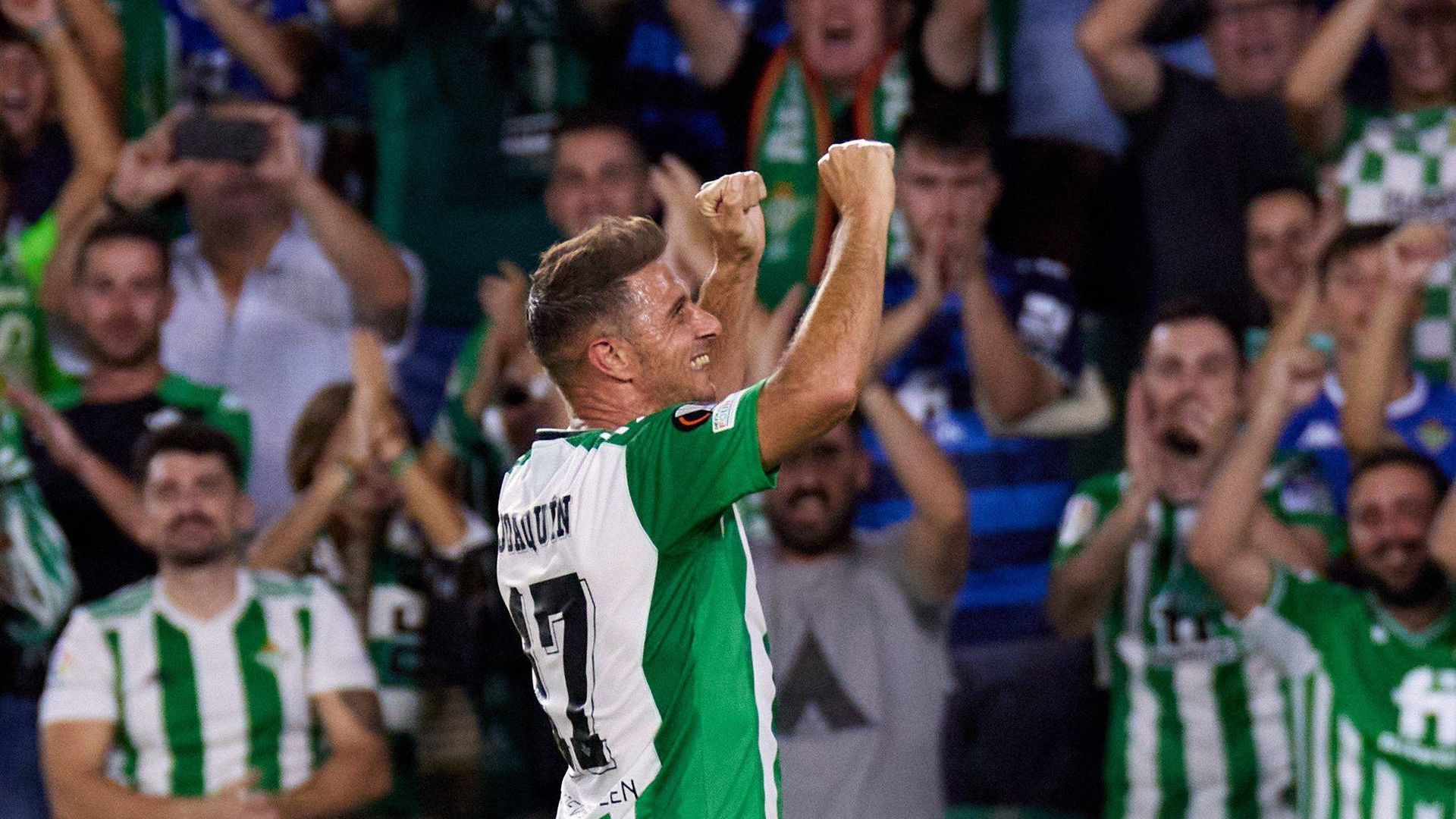 joaquin_celebrando_con_la_aficion_del_betisjpg.jpg joaquin_celebrando_con_la_aficion_del_betisjpg.jpg