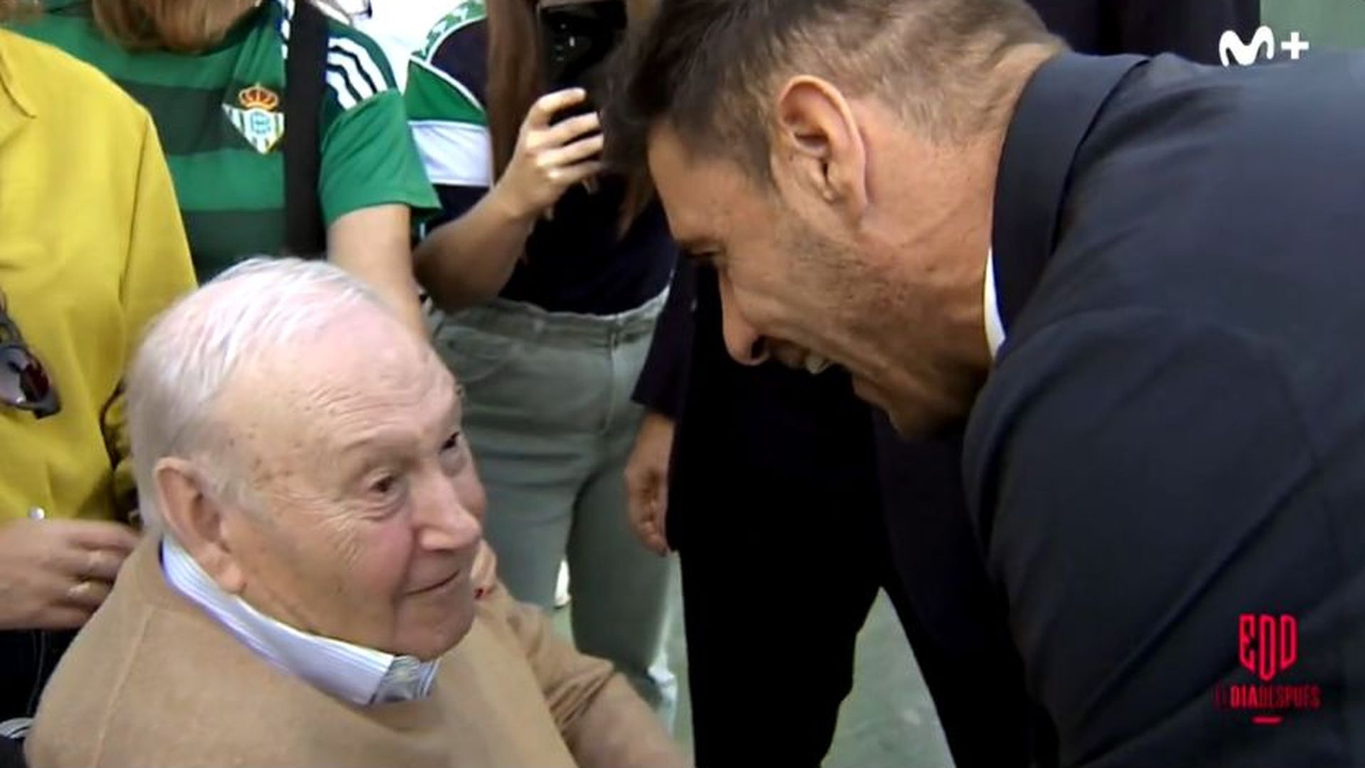 joaquin_conversa_con_un_aficionado_de_93_anos_que_vuelve_al_villamarin_tras_seis_anos.PNG joaquin_conversa_con_un_aficionado_de_93_anos_que_vuelve_al_villamarin_tras_seis_anos.PNG