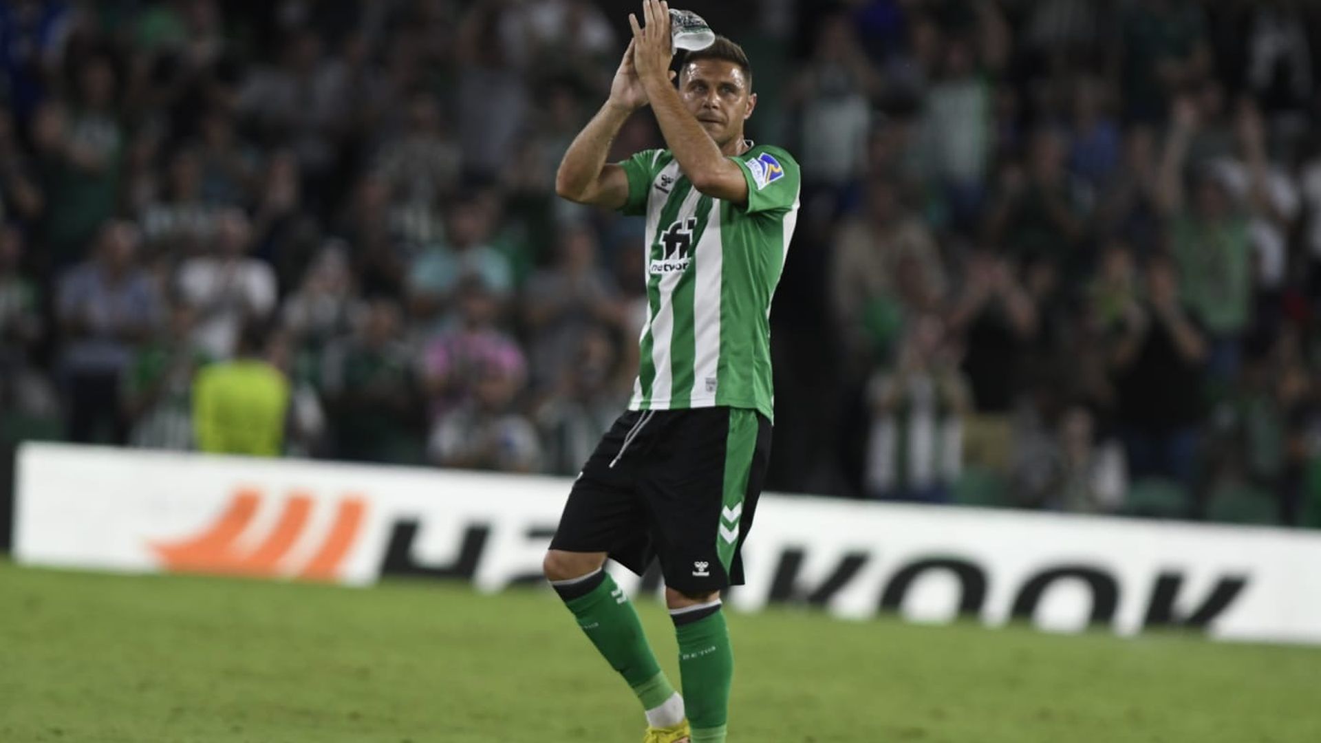 joaquin_recibe_la_ovacion_del_villamarin_foto_kiko_hurtado_001.jpeg joaquin_recibe_la_ovacion_del_villamarin_foto_kiko_hurtado_001.jpeg