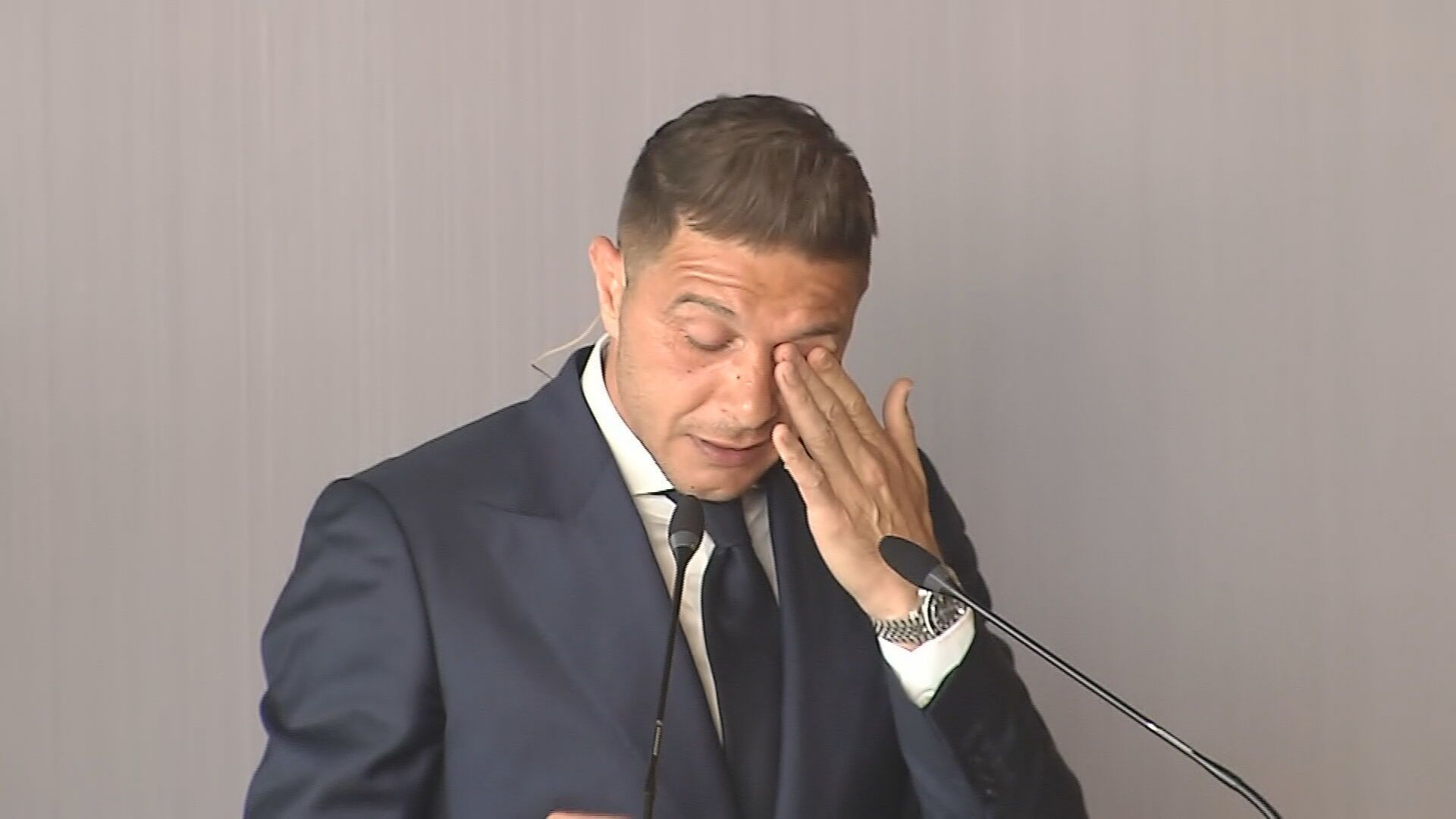 joaquin_se_rompe_al_recordar_la_llamada_a_su_padre.jpeg joaquin_se_rompe_al_recordar_la_llamada_a_su_padre.jpeg