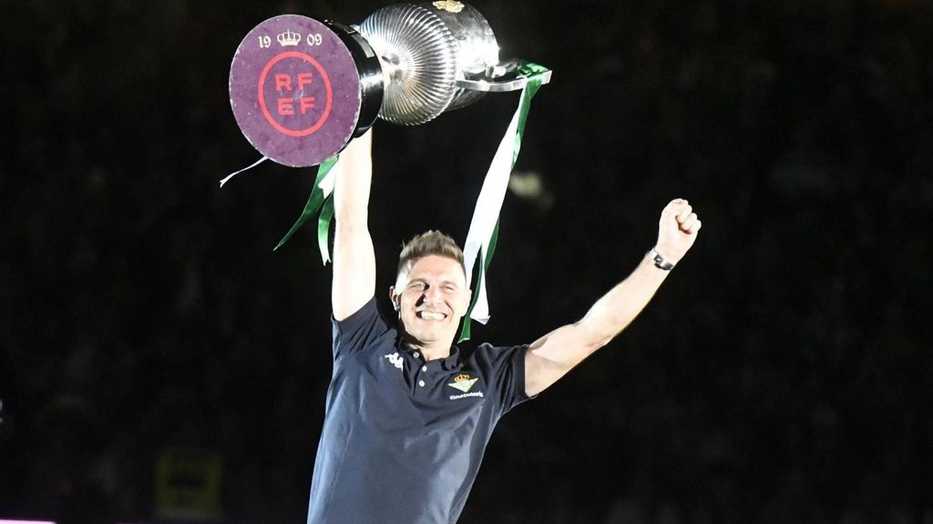 Celebración Real Betis Campeón Copa del Rey 2022: Joaquín anuncia que continúa un año más