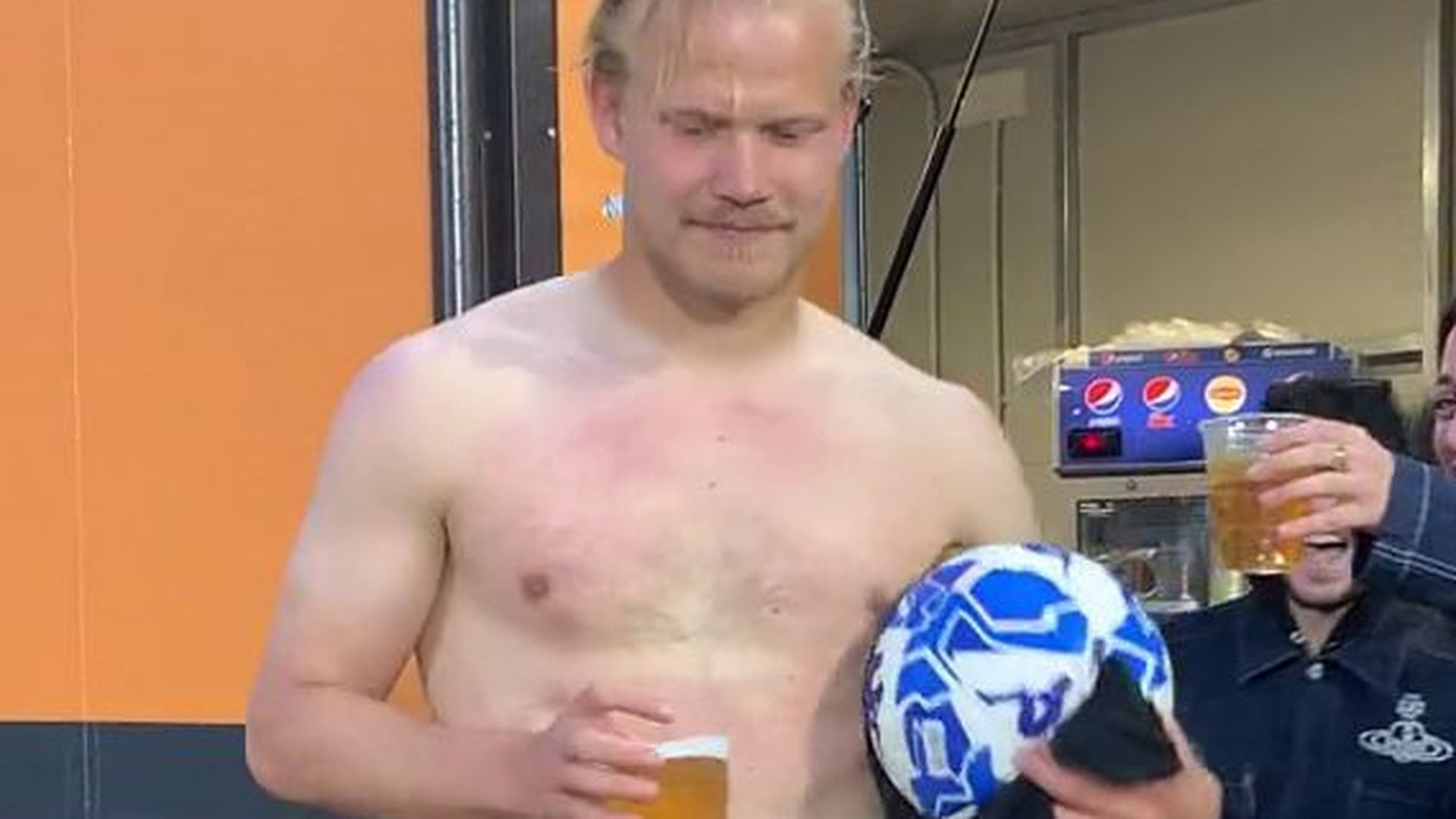 joel_pohjanpalo_con_una_cerveza.png
