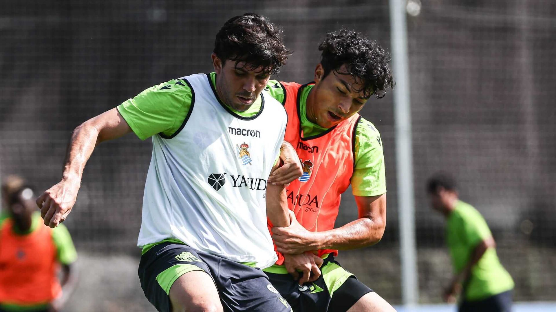 jon_aramburu_y_jonathan_gomez_en_un_entrenamiento_en_zubieta_foto_real_sociedad.jpeg jon_aramburu_y_jonathan_gomez_en_un_entrenamiento_en_zubieta_foto_real_sociedad.jpeg