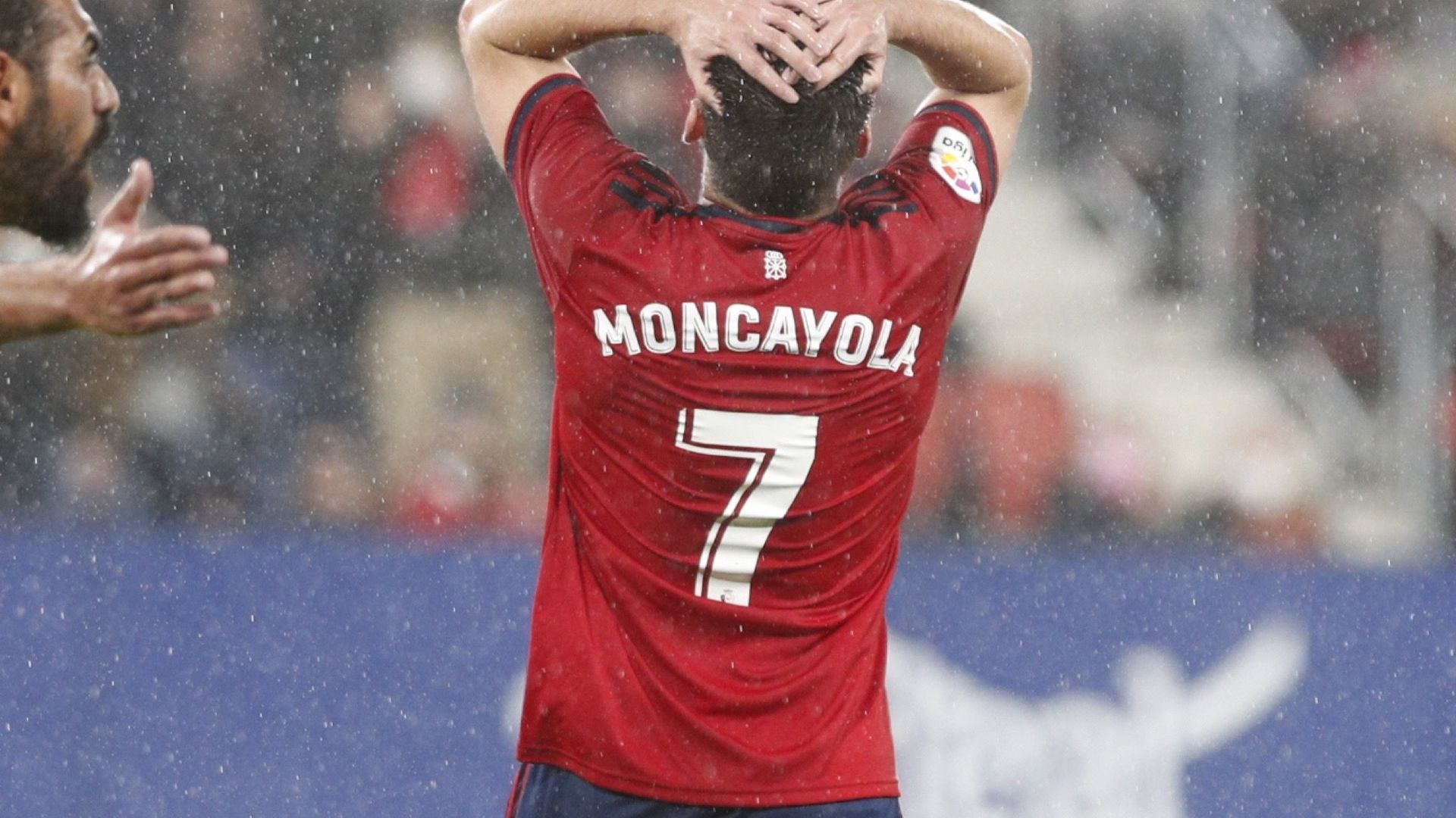 jon_moncayola_se_lamenta_tras_una_ocasion_fallida_foto_osasuna.jpeg