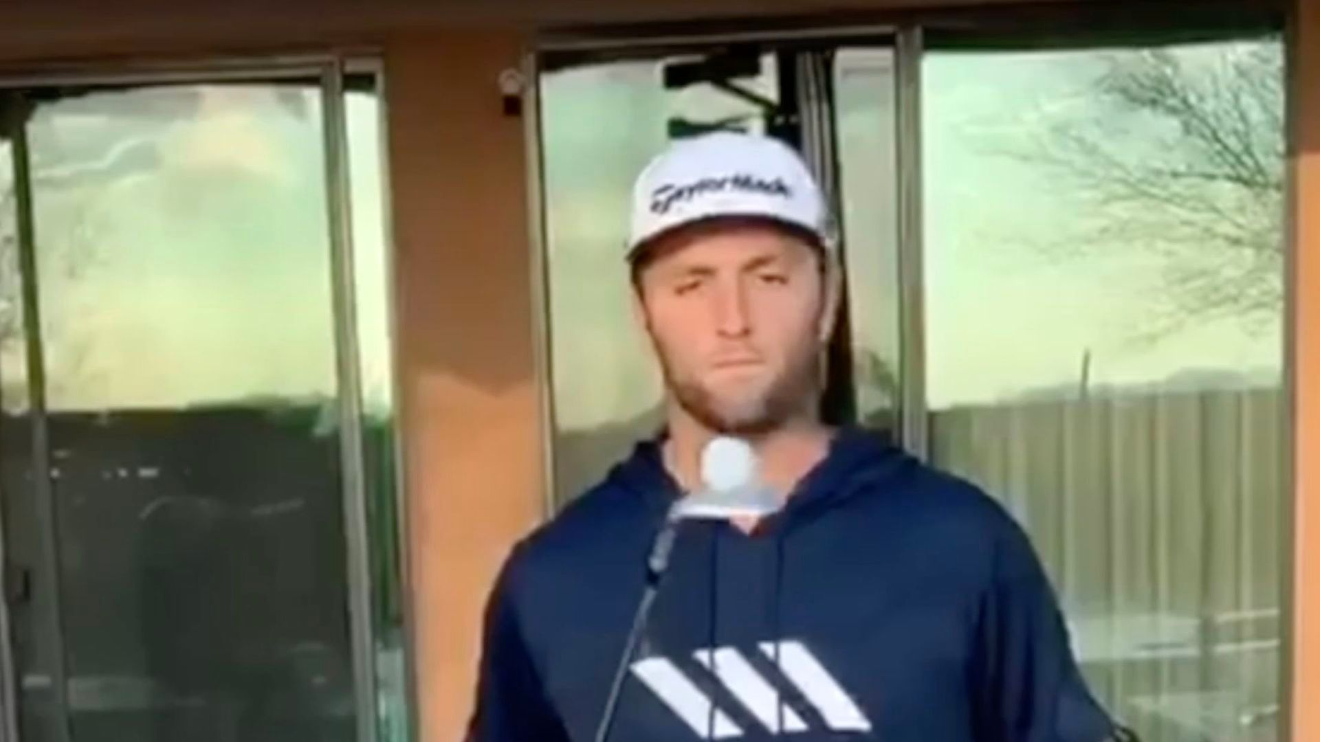 jon_rahm_y_sus_malabares_al_golf_001.png